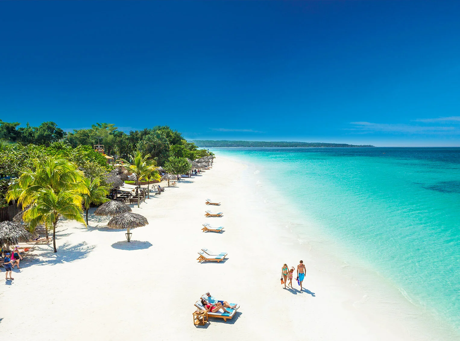 Beautiful Negril beach with turquoise water